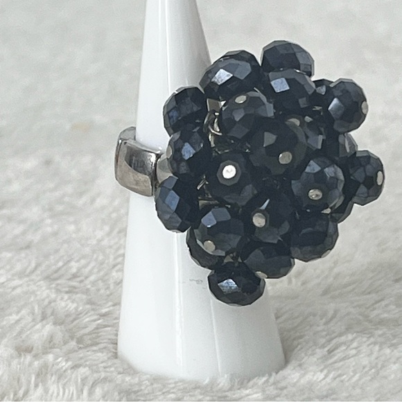 💗 Black Bead Cluster Stretch Cocktail Ring Size 5 - Picture 1 of 12